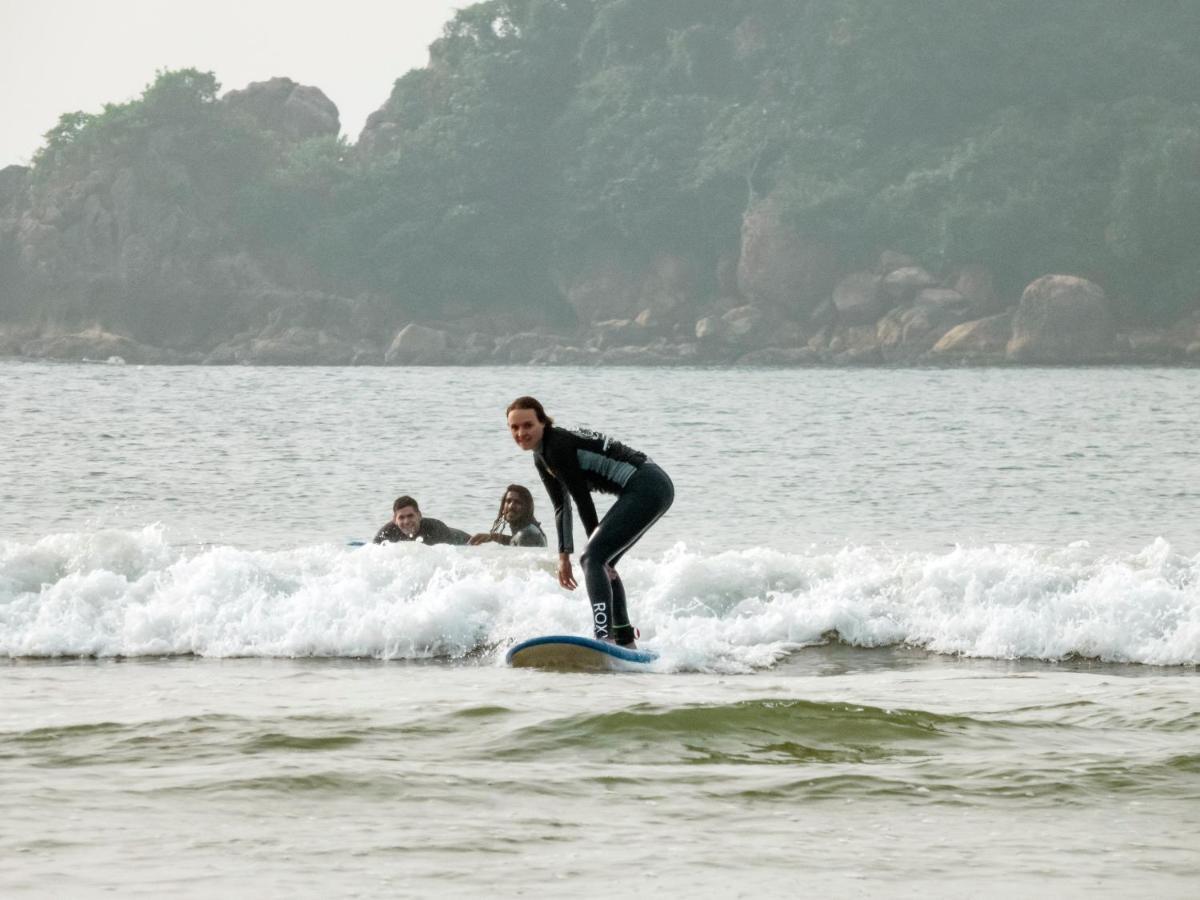 Surf & Party Weligamaホステル エクステリア 写真