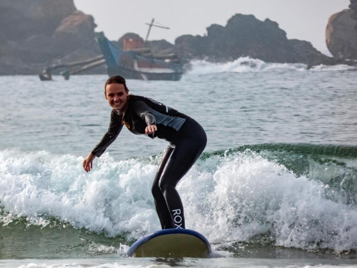 Surf & Party Weligamaホステル エクステリア 写真