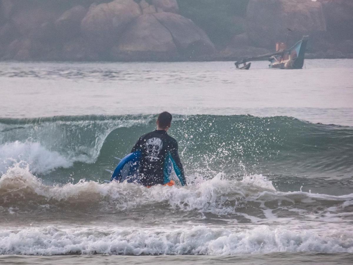 Surf & Party Weligamaホステル エクステリア 写真